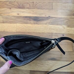 Guess crossbody purse